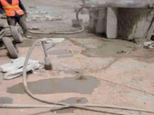 营根镇水泥混凝土路面板底注浆技术 路面脱空注浆整治方案