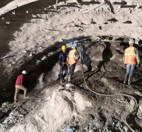 营根镇拱顶带模注浆料的施工流程及注意事项